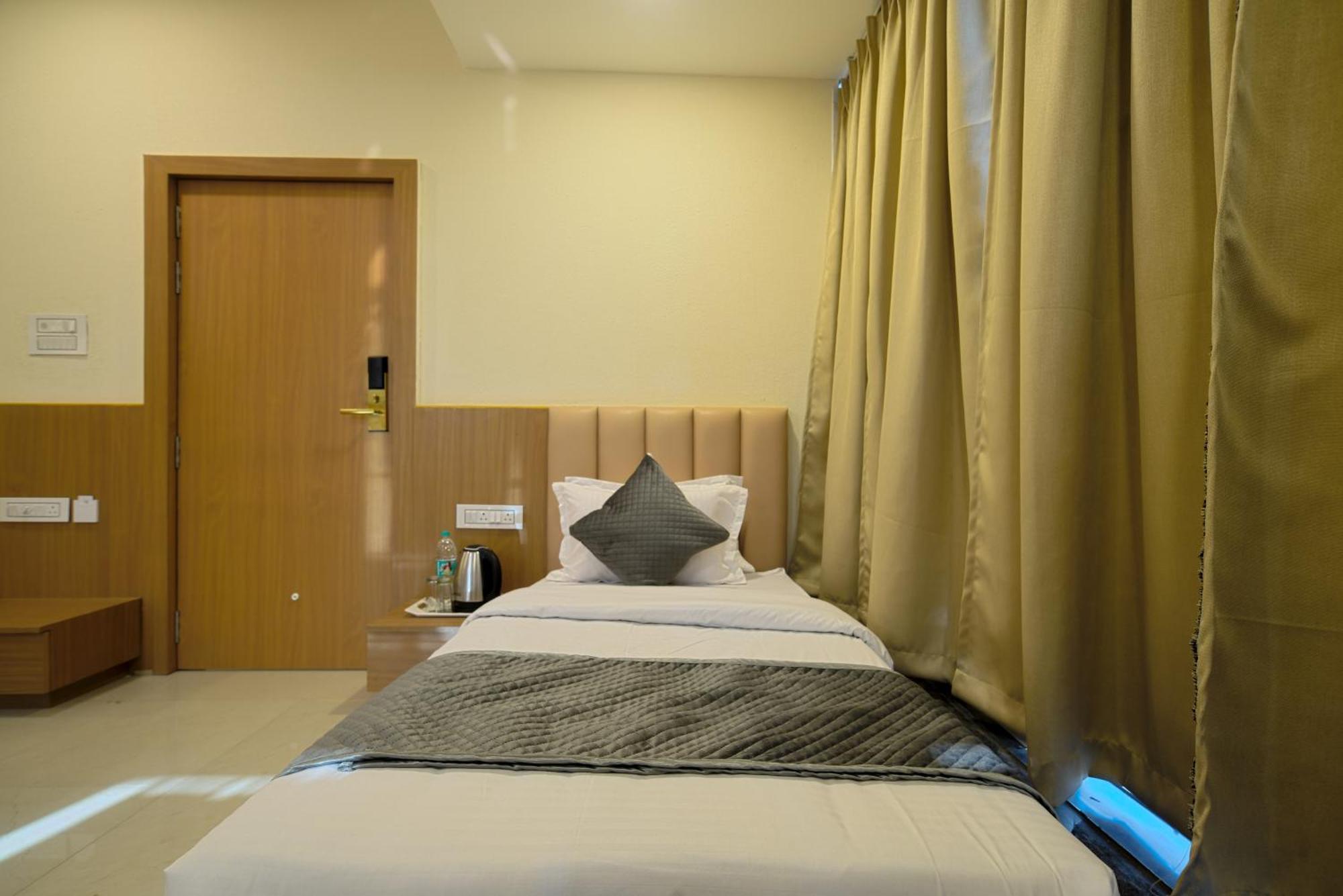 Hotel Shivlok Удджайн Номер фото