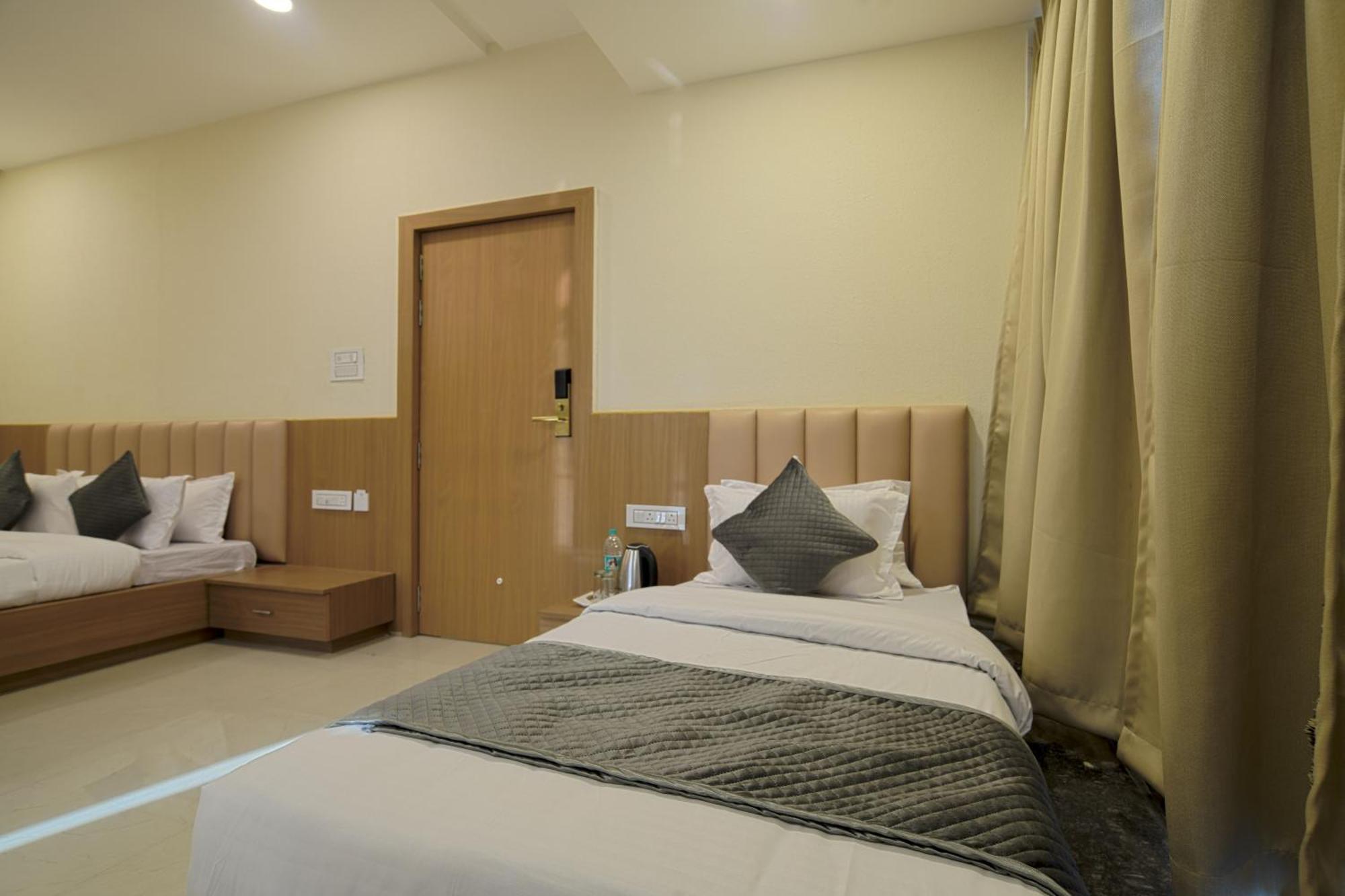 Hotel Shivlok Удджайн Номер фото