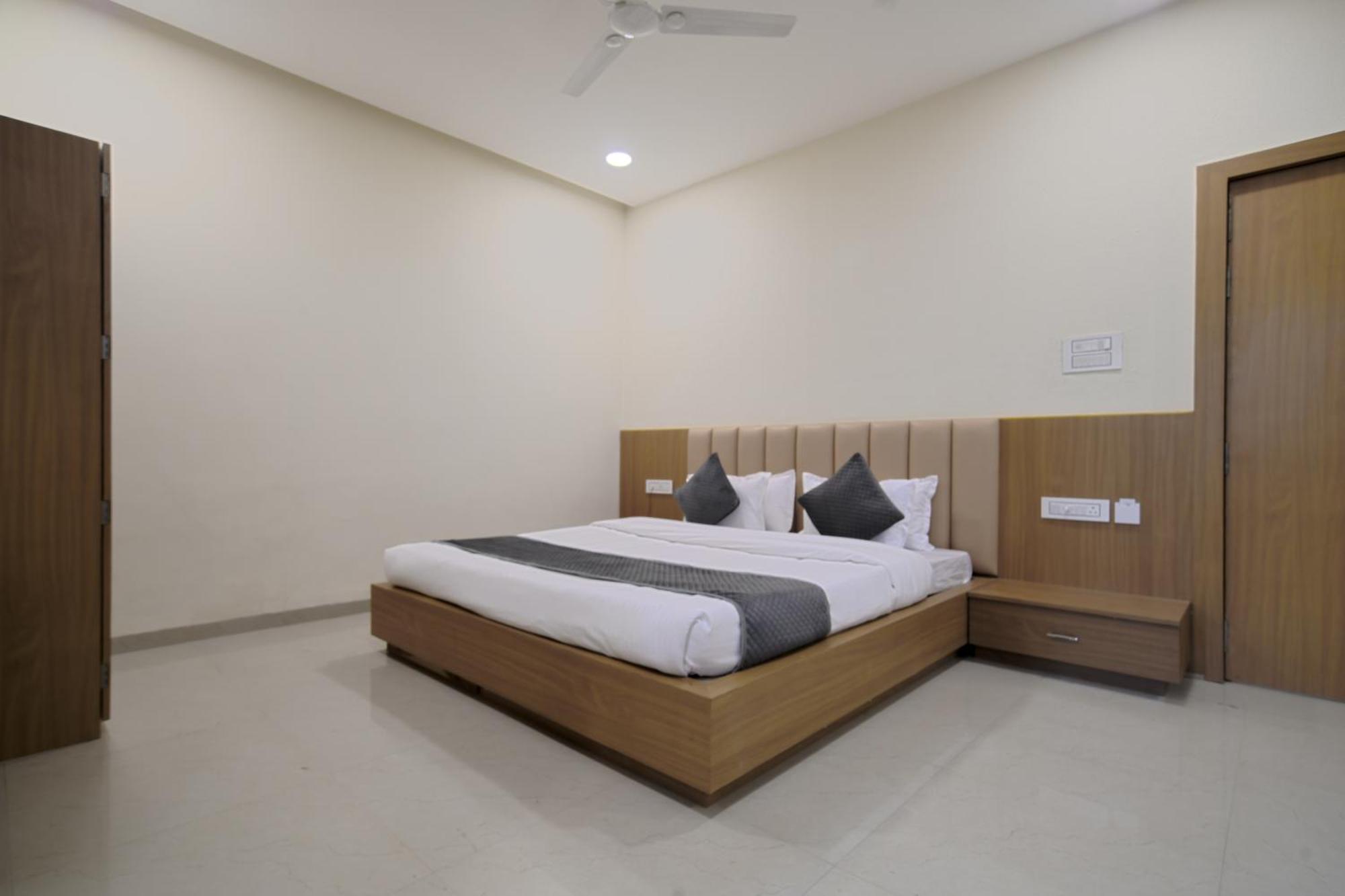 Hotel Shivlok Удджайн Номер фото